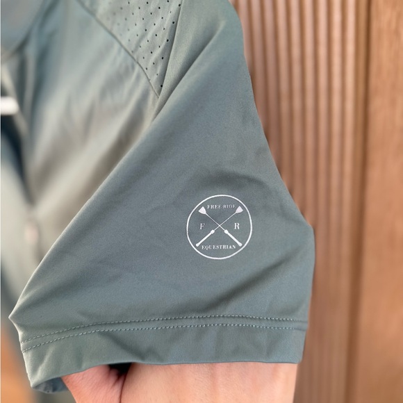 Free Ride Short-Sleeve Zip-Front - Picture 3 of 3